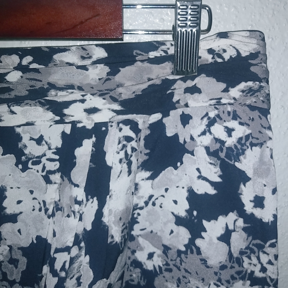 Banana Republic 8 Faux Wrap Lined Mini Skirt in Navy Gray Floral - Picture 2 of 7